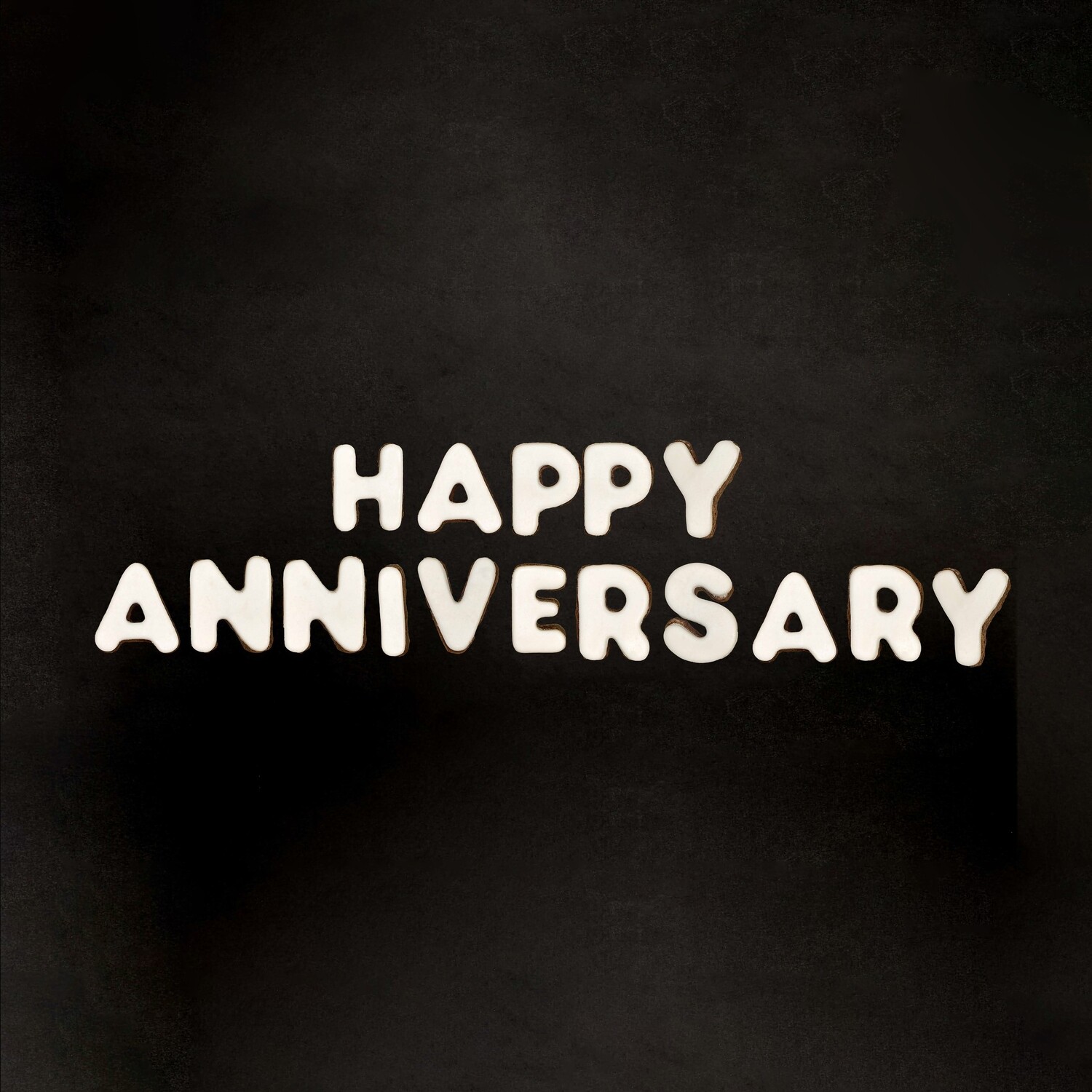 HAPPY ANNIVERSARY - WHITE CHOCOLATE