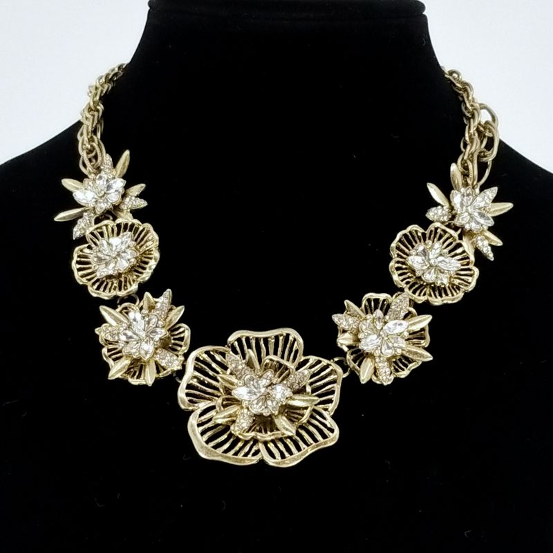 Stunning Gold‑Tone Floral Statement Necklace — Sparkling Crystal Centerpieces