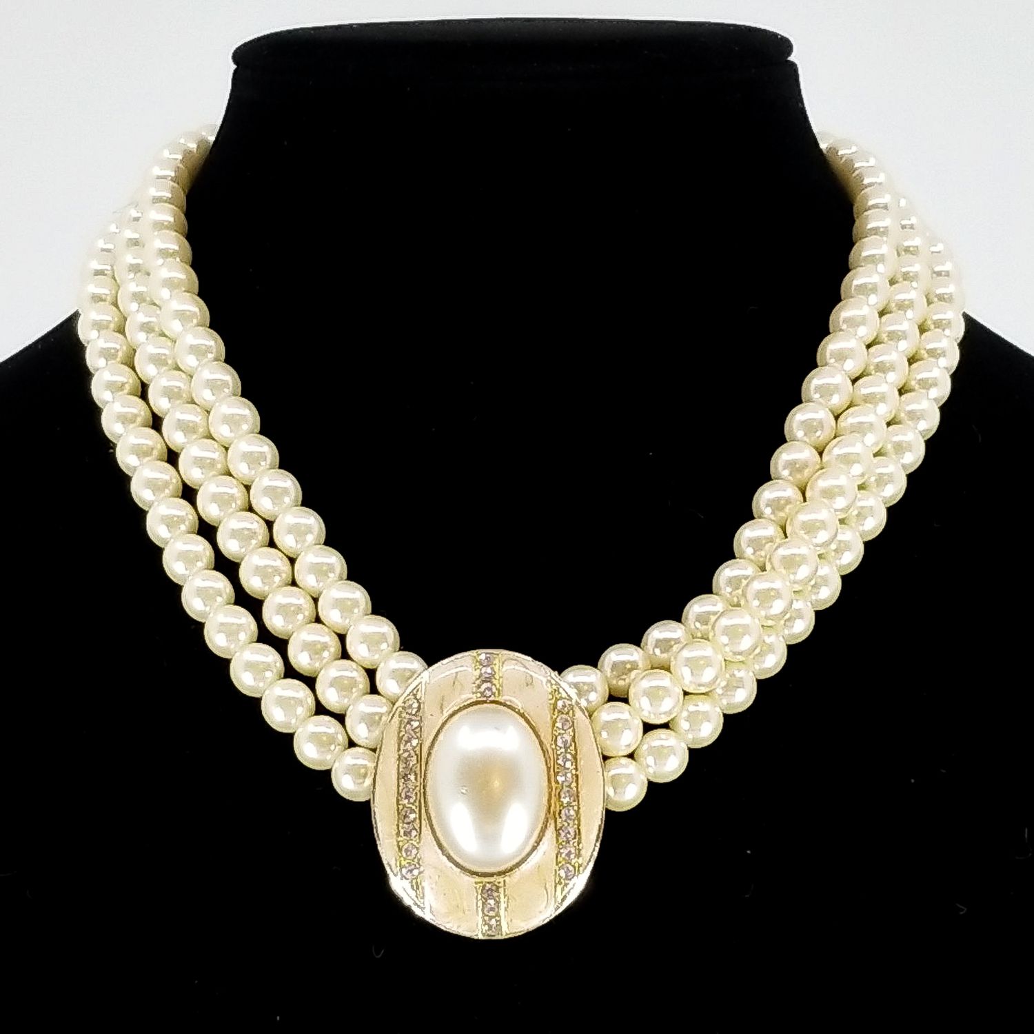 Radiant Regal Pearl Collar Necklace