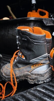 Chaussures avec renforts anti-coupures