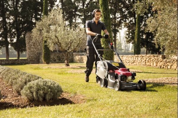 HRH 536 K4 HXE Tondeuse thermique professionnelle