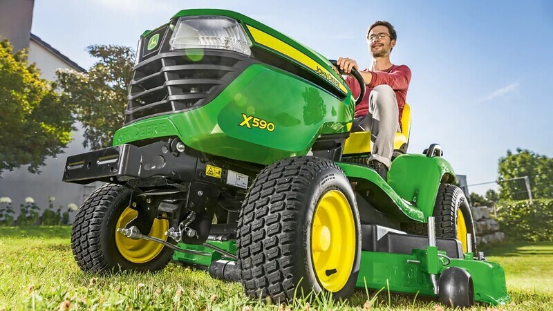 X590  Équipement de tonte avec conducteur