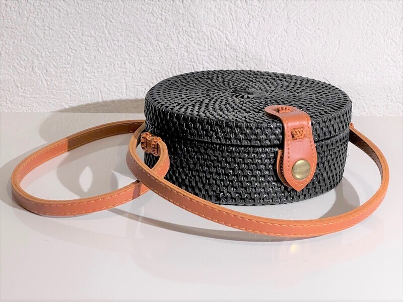 Schwarz geflochtene Balibag mit Leder- und Stoffverarbeitung