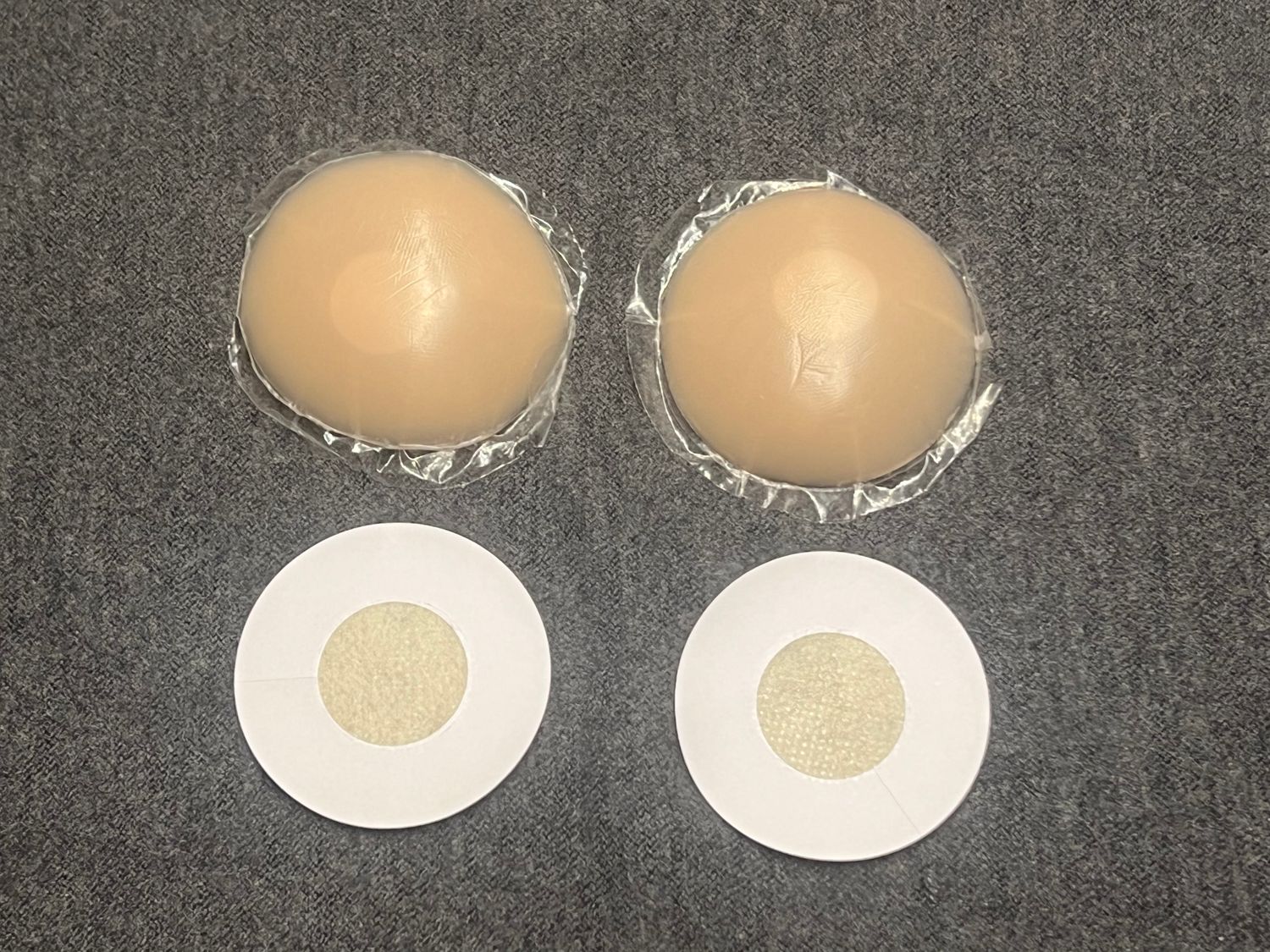 2 hautfarbene, selbstklebende Pasties (1 Paar)