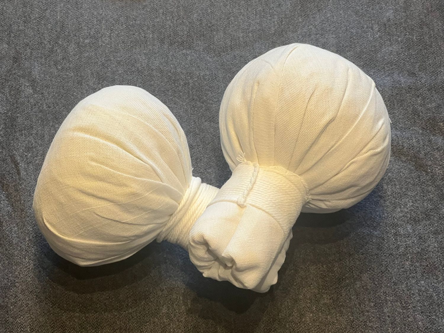 2 Original Kräuter-Massagestempel (je 200g)