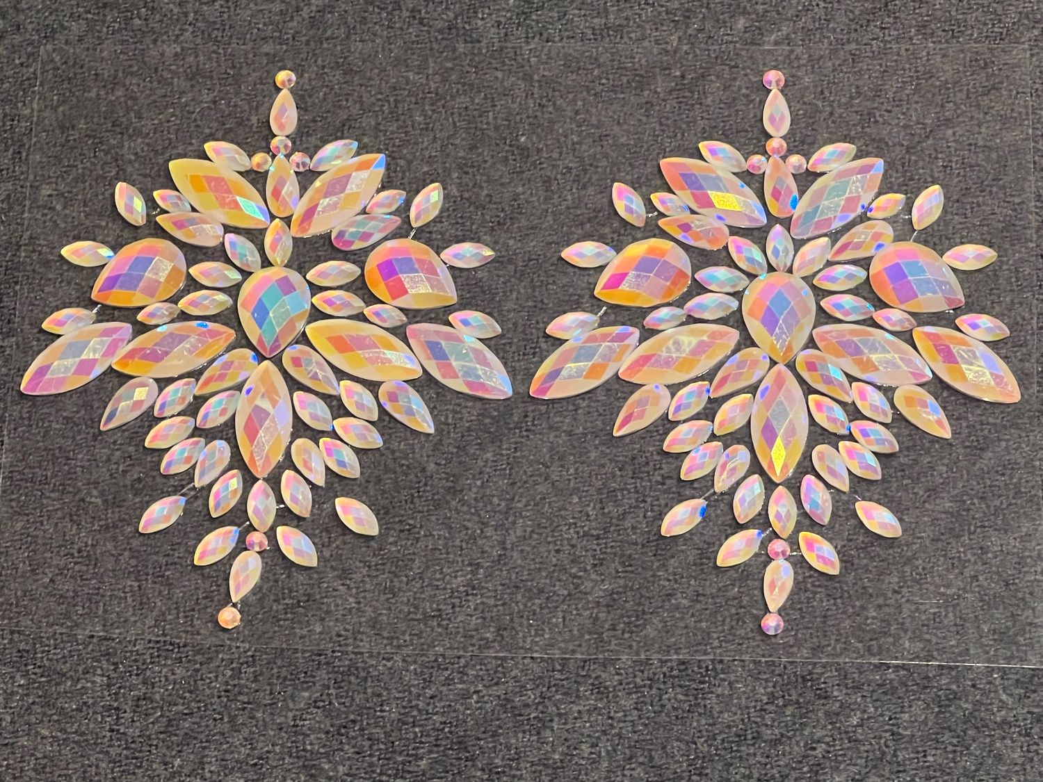 Kunststoff-Juwelen (2 Stk.) - Nicht abdeckend.