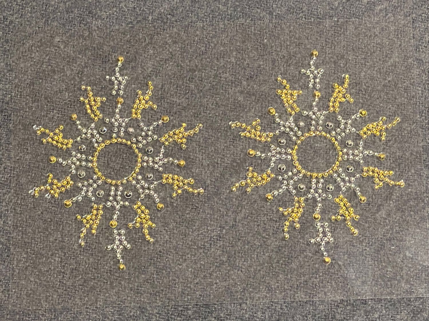 Feingliedrige Brustverzierung 'Sonne' (2 Stk.)