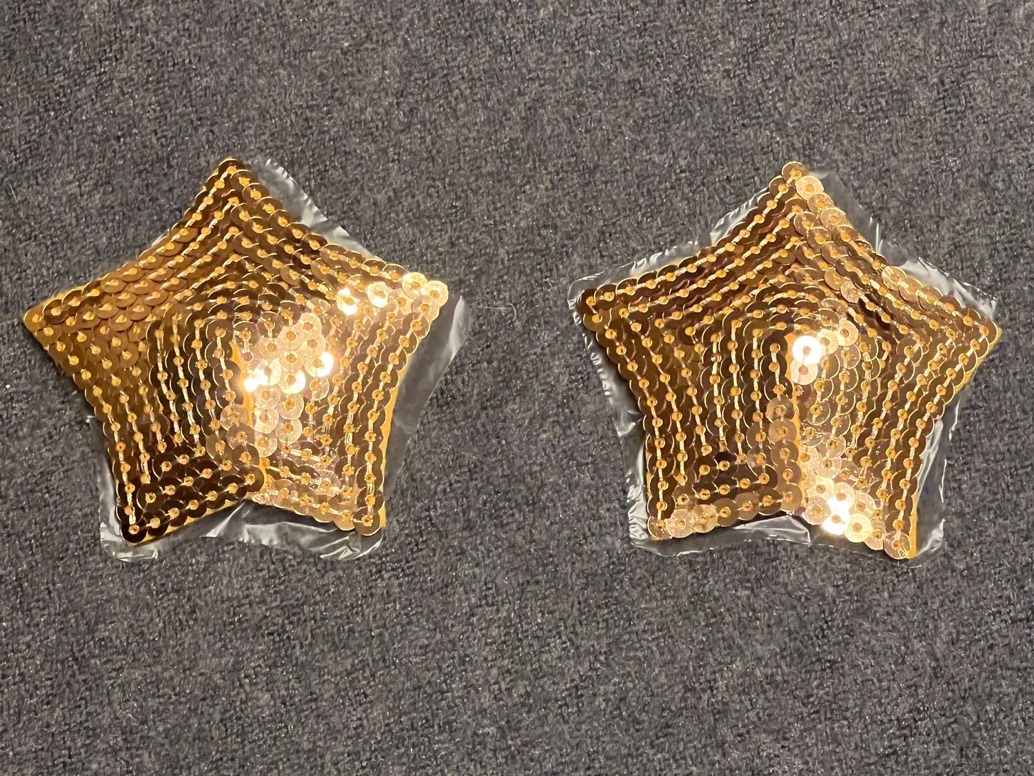 2 Goldene Paillettenstern-Nipplepads. Selbstklebend