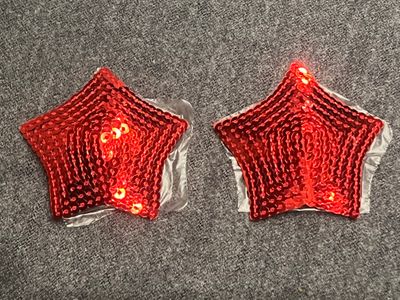 2 Rote Paillettenstern-Nipplepads. Selbstklebend