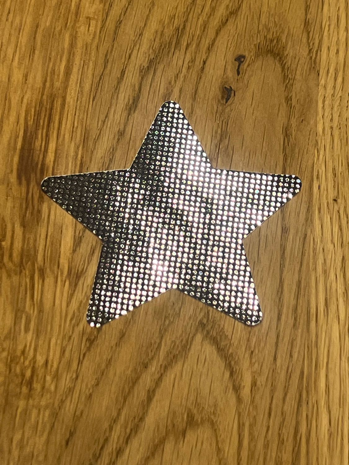 2 schwarz-siblrige Stern-Pasties. Metallic Look.