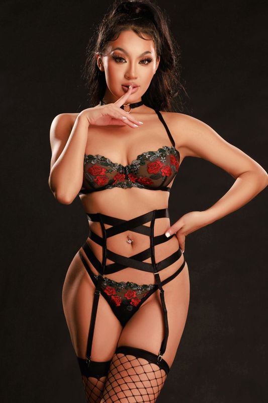Ensemble Lingerie Dentelle Rouge & Noire – 5 Pièces