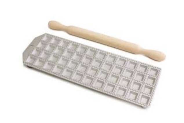 Stampo raviolatore quadro 48 posti art.2150 con mattarello legno