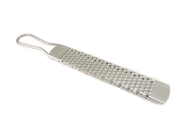 Grattugia inox 18/C  lunga, foratura media