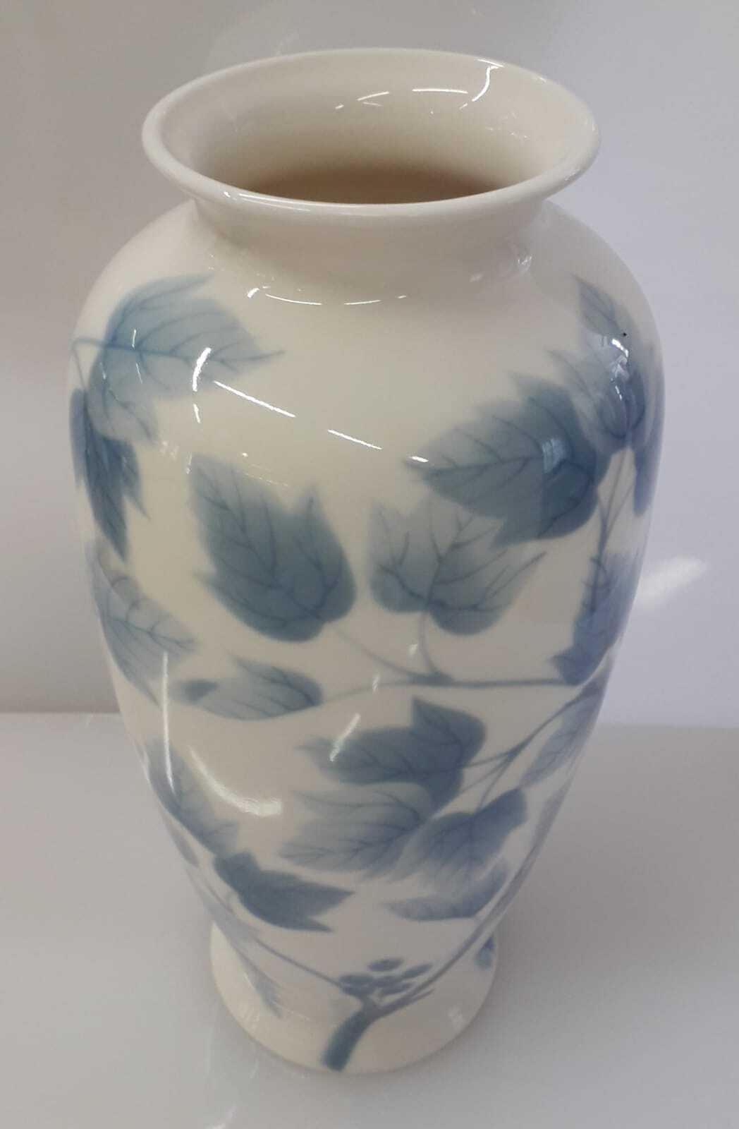 Vaso bone china Lapis decoro foglie azzurre