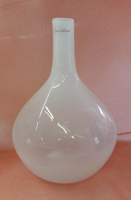 Vaso Emotion stilizzato in vetro bianco trasparente bombato basso