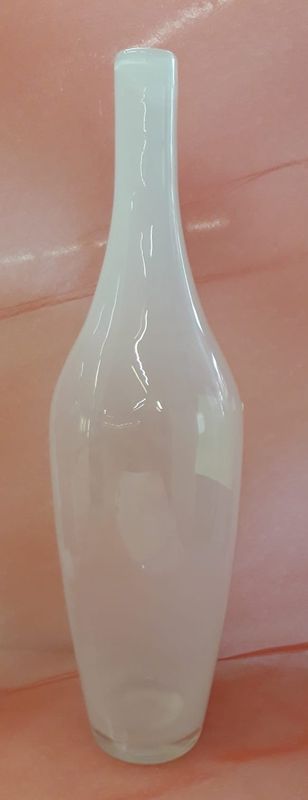 Vaso Emotion stilizzato in vetro bianco trasparente, panciuto alto