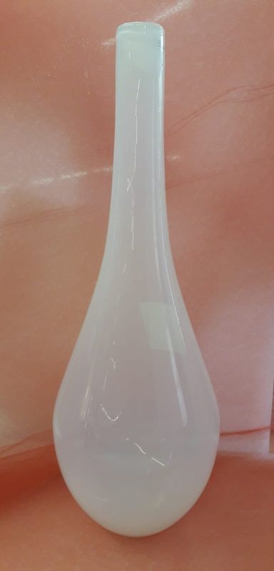 Vaso Emotion stilizzato in vetro bianco trasparente, bombato alto