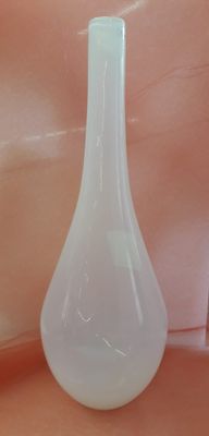 Vaso Emotion stilizzato in vetro bianco trasparente, bombato alto