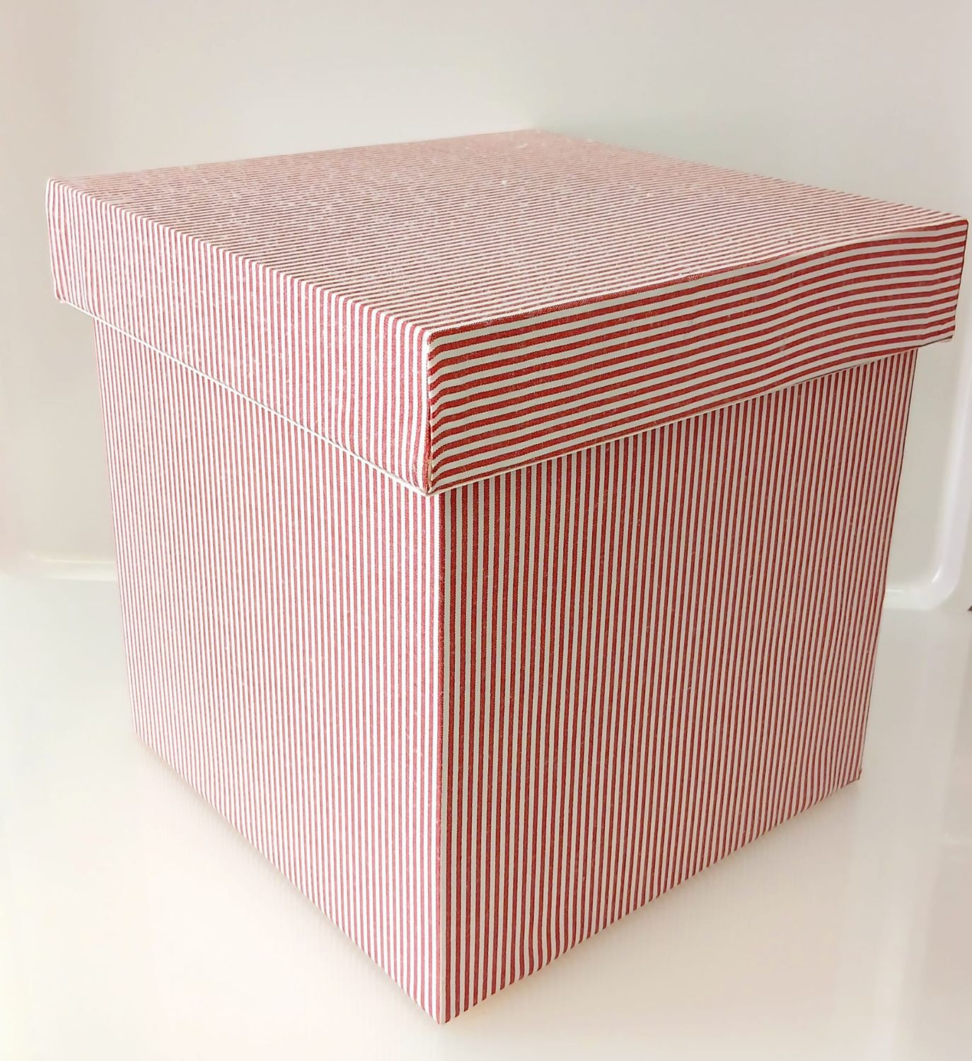 Scatola cubo fodera cotone rossa / bianca, Modello: quadretti - cm.14x14 h.14,5