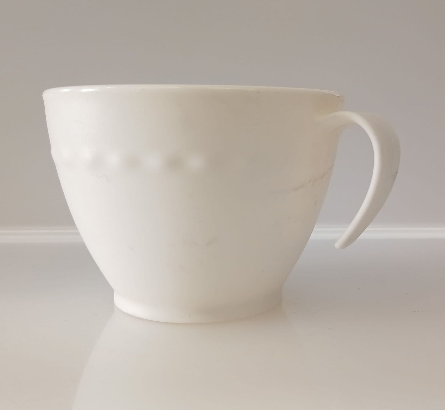 Tazza latte Oasi con manico, senza piattino, plastica colorata, Colore: BIANCO