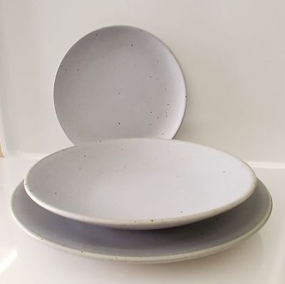 Piatti Trilla colore lavanda - servizio 18 pezzi Piatti Trilla colore lavanda - servizio 18 pezzi