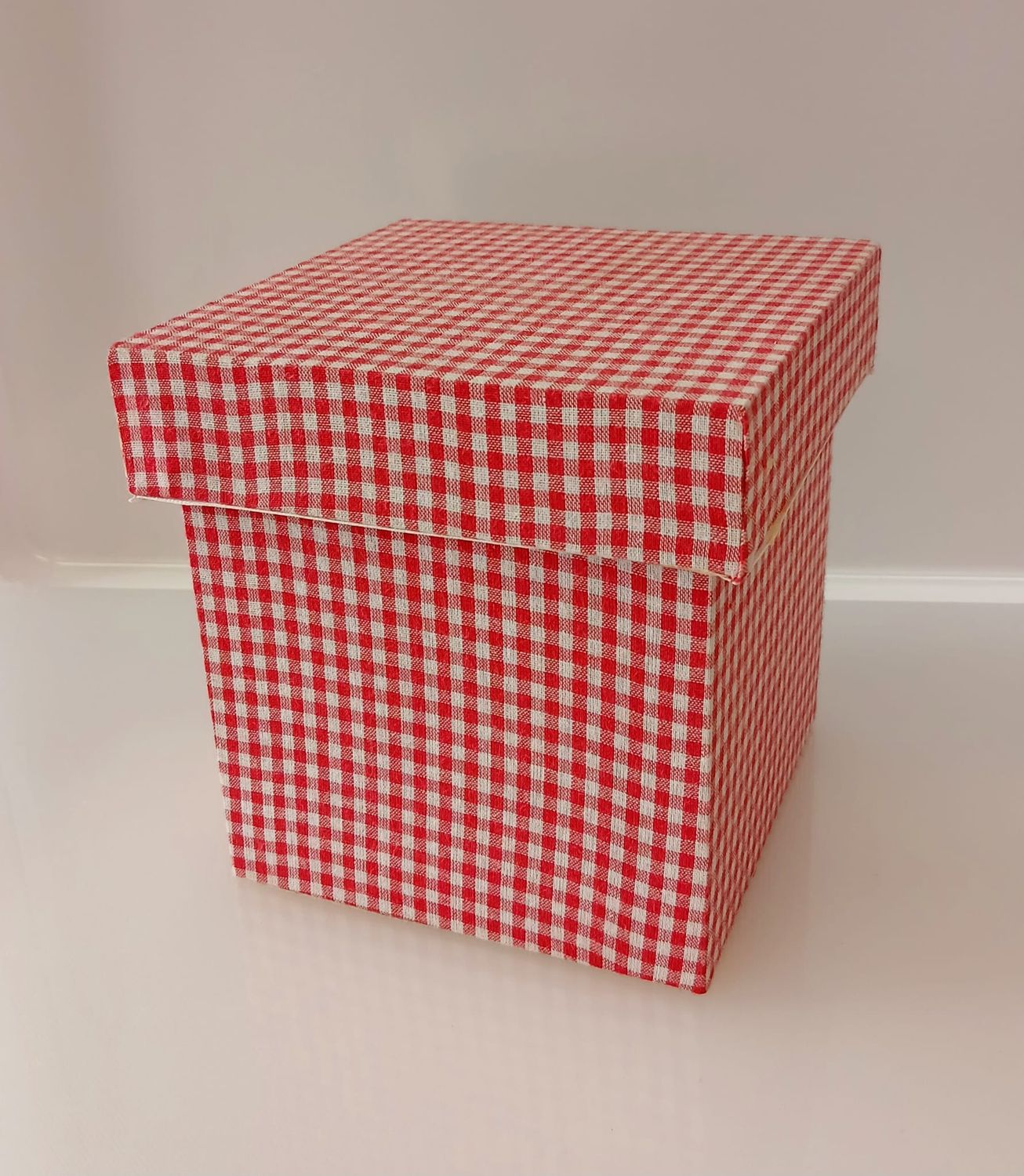 Scatola cubo fodera cotone rossa / bianca, Modello: quadretti - cm.14x14 h.14,5