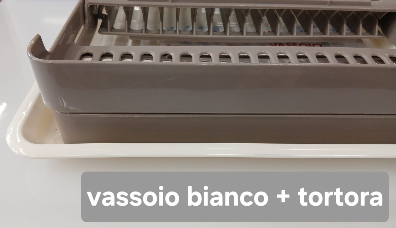 Scolapiatti chiudibile in plastica con vassoio e ferma bicchieri Cosmoplast Scolapiatti chiudibile in plastica con vassoio e ferma bicchieri Cosmoplast, Colore: BIANCO/TORTORA