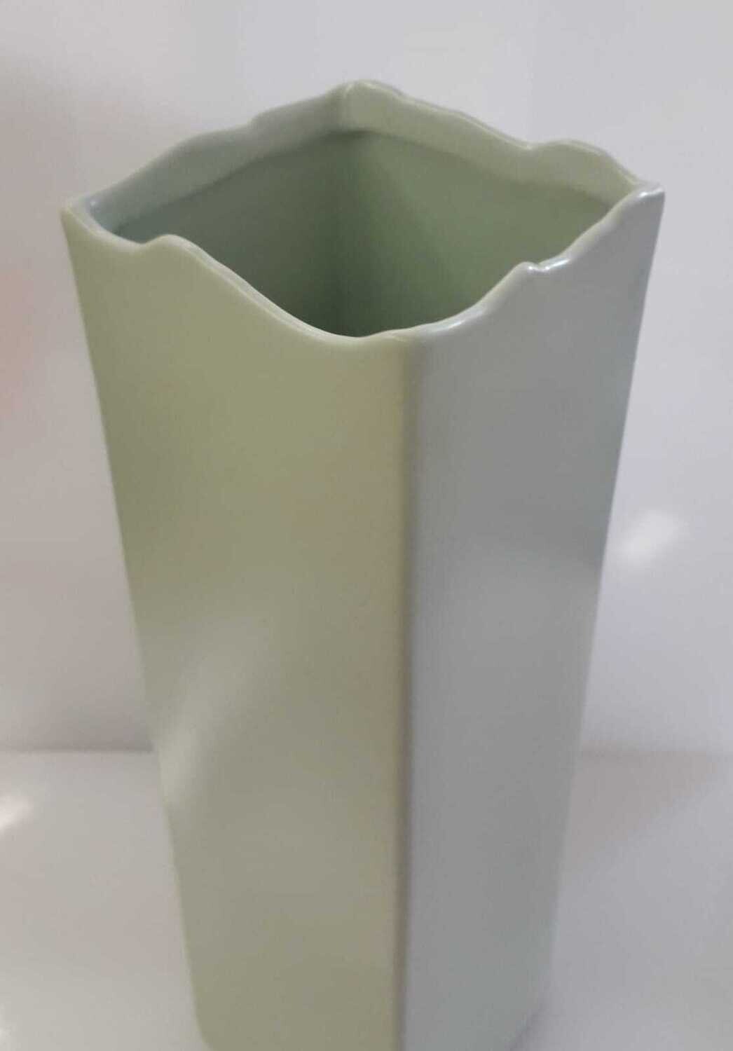 Vaso Progress quadrato ceram.verde 10x10 h.36 Vaso Progress quadrato ceram.verde 10x10 h.36
