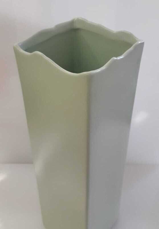 Vaso Progress quadrato ceram.verde 10x10 h.36 Vaso Progress quadrato ceram.verde 10x10 h.36