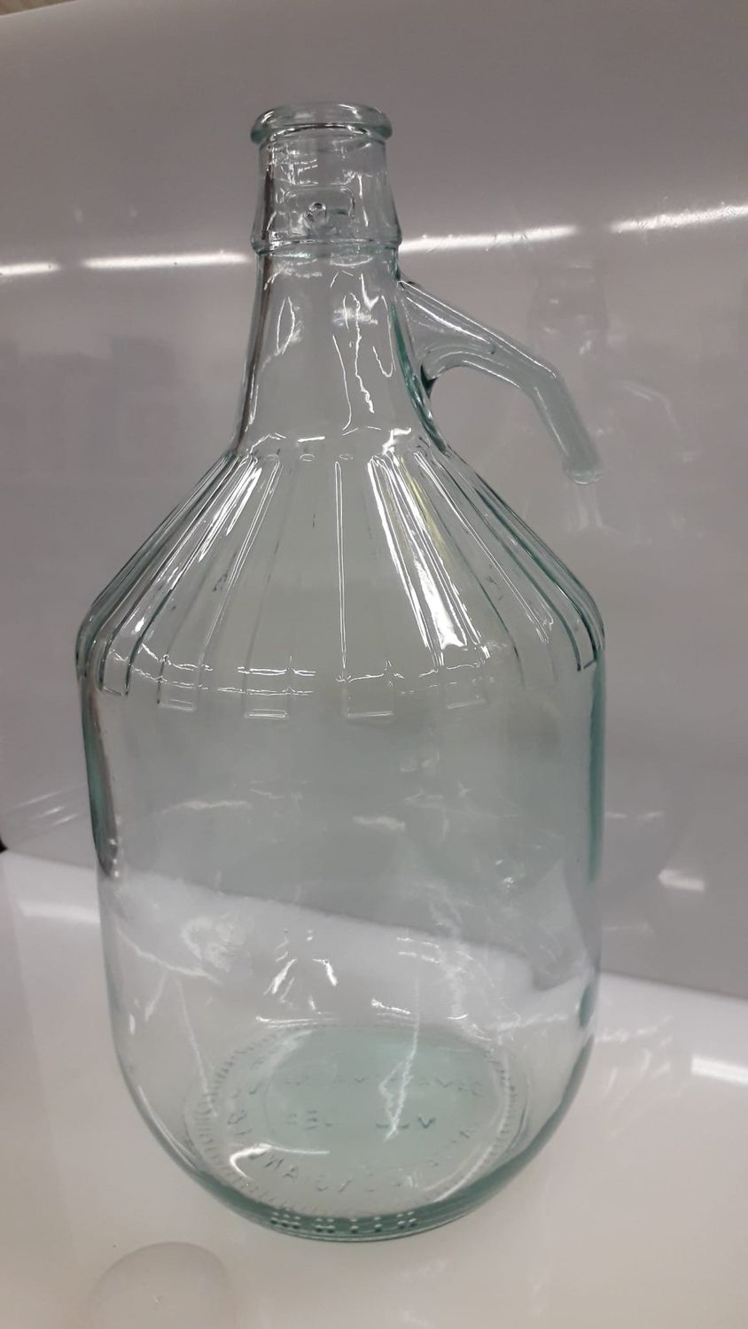 Bottiglia Dama romagnola lt.5 in vetro con manico e tappo plastica Bottiglia Dama romagnola lt.5 in vetro con manico e tappo plastica