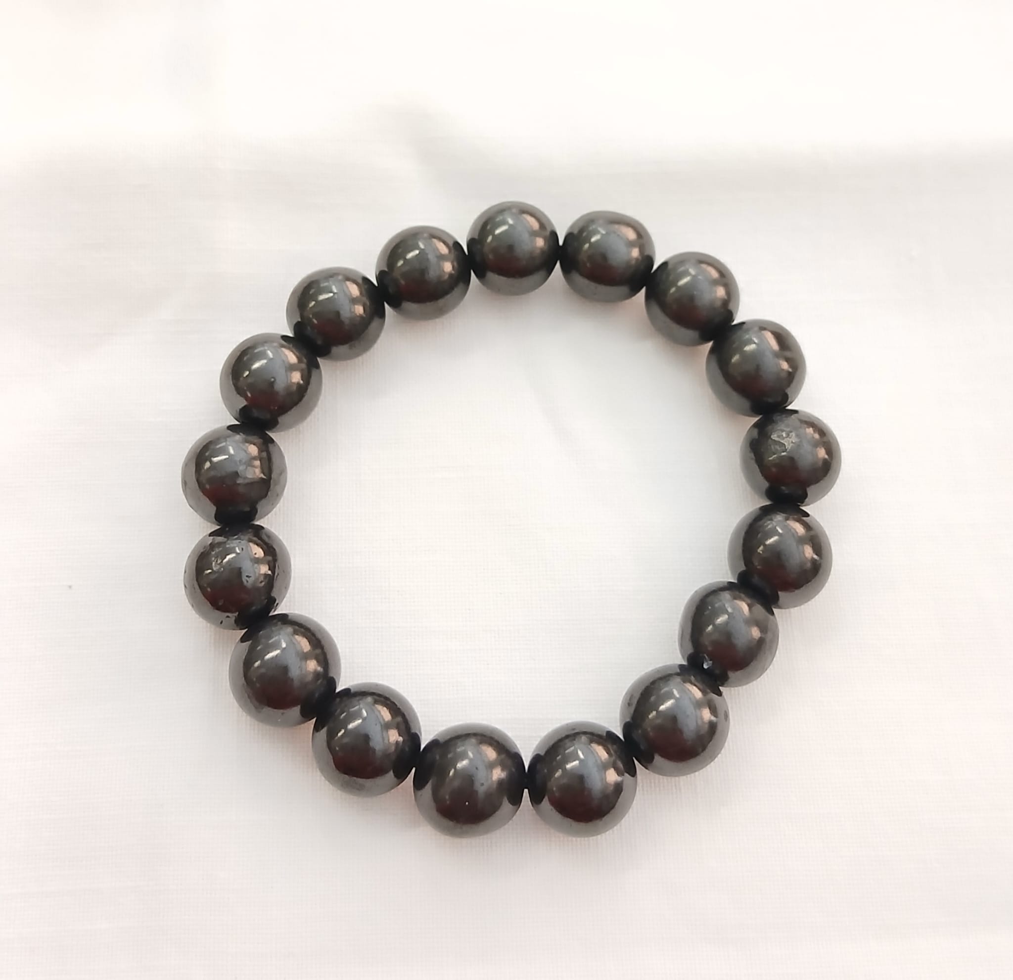 Braccialetto in pietra shungite che contrasta naturalmente l'elettrosmog