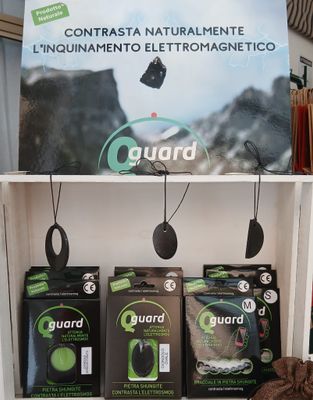 Ciondolo in pietra shungite che contrasta naturalmente l'elettrosmog