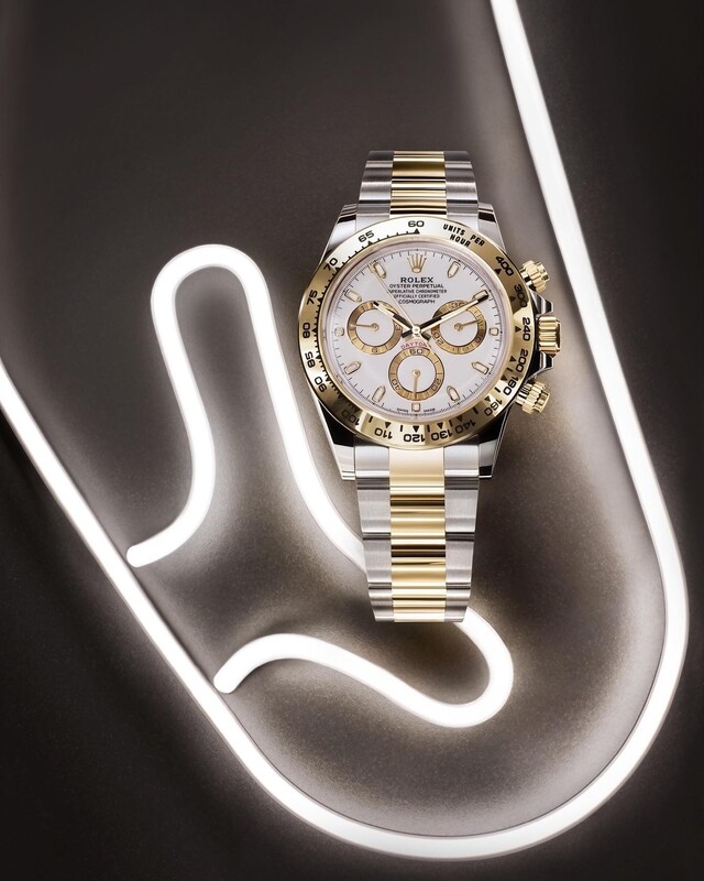 Precision and performance on the Daytona International Speedway®. The cosmo graph Daytona in oystersteel and yellow gold with a white dail and an Oyster bracelet.#rolex#Cosmo graph Daytona#101031