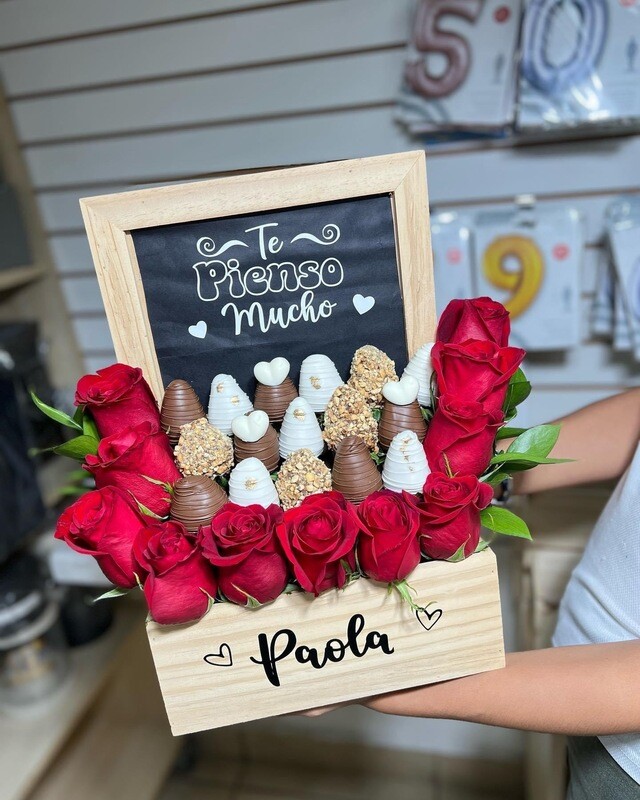 Box of roses and fruits with chocolate 5