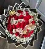 50 roses with crown and butterflies