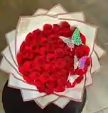 Bunch bouquet of 50 roses with butterflies