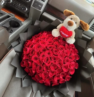 Bunch bouquet of 72 roses and small plush