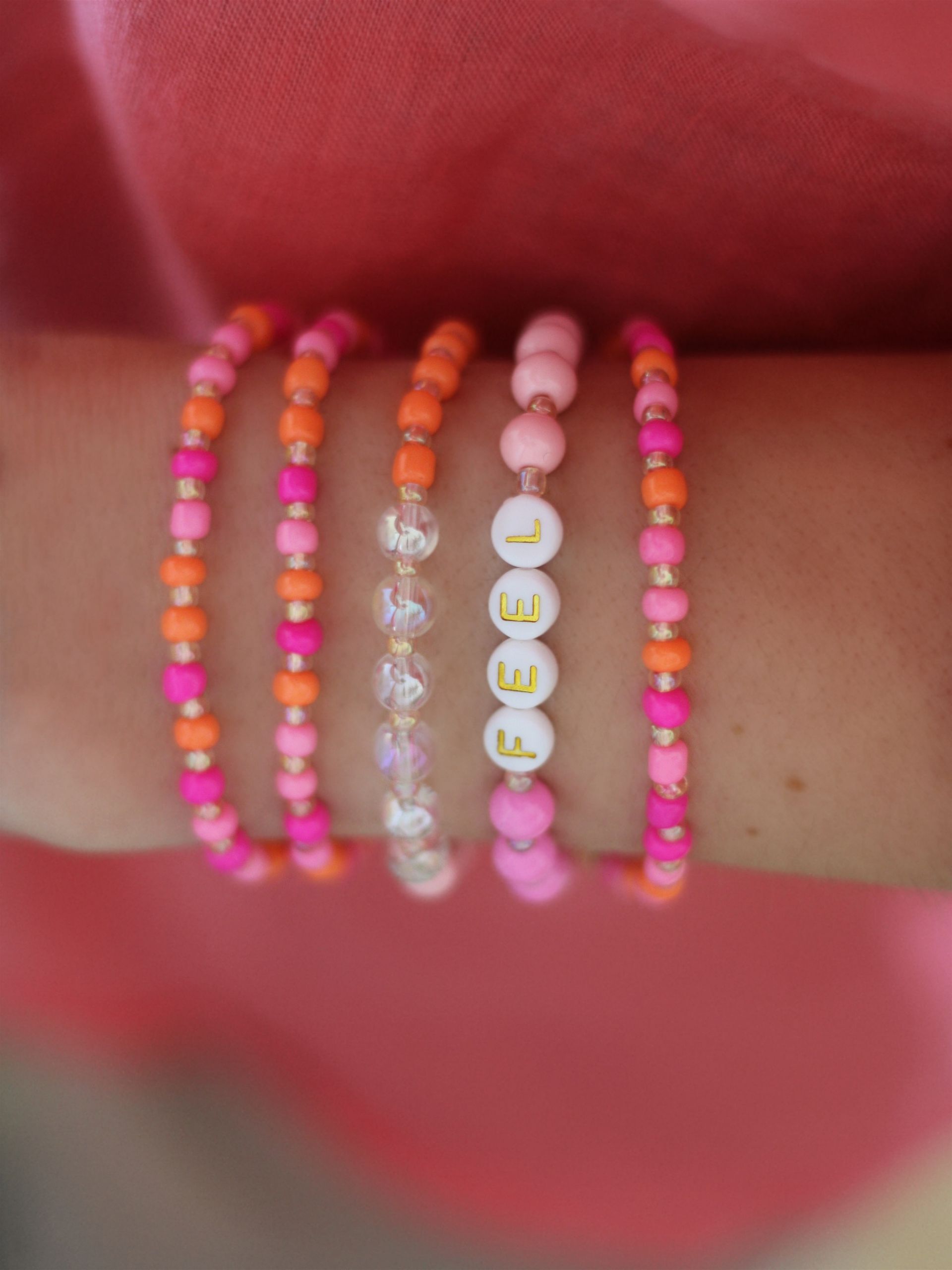 Buntes Perlen Armband JOYCE Pink Orange Rosa gold personalisierbar - Bunter Schmuck