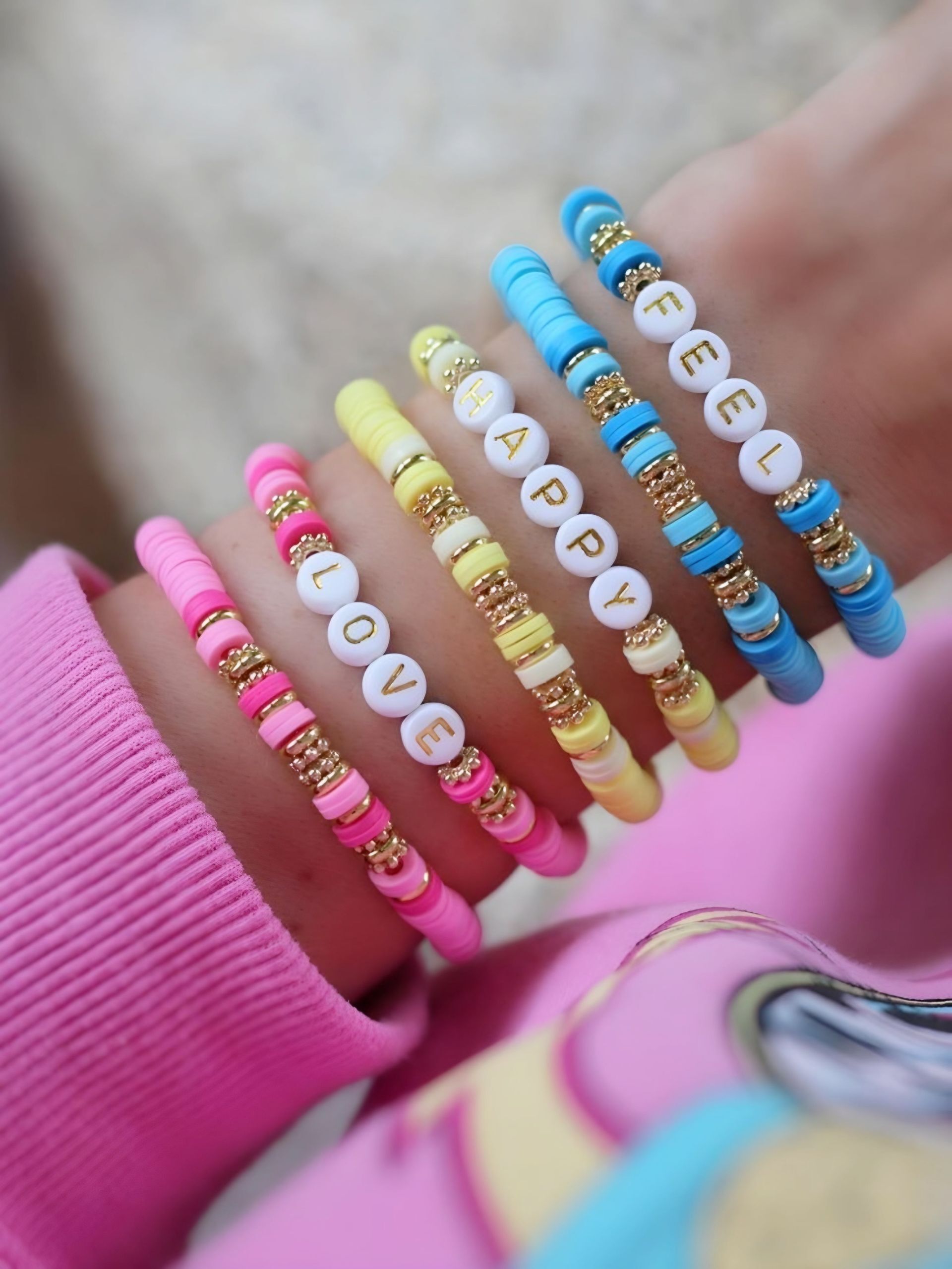 Armband MAVIE Namensarmband Initialarmband Partnerarmband Pink Orange Gelb Mix Gold - Bunter Schmuck