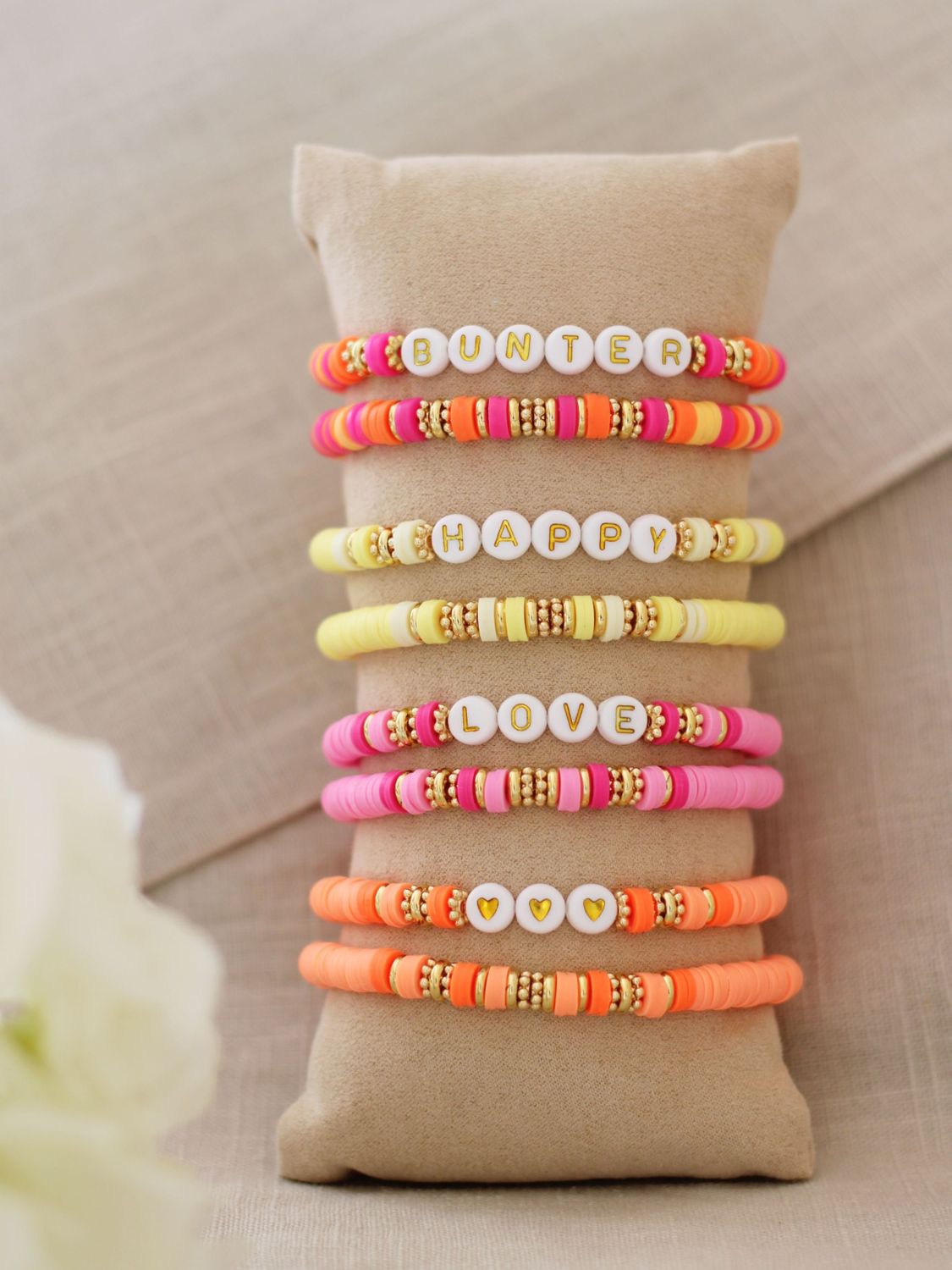 Armband MAVIE Namensarmband Initialarmband Partnerarmband Pink Orange Gelb Mix Gold - Bunter Schmuck