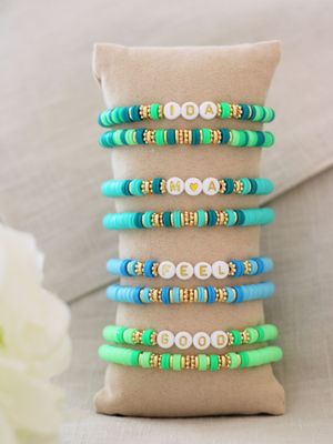 Armband MAVIE Namensarmband Initialarmband Partnerarmband Grün Türkis Blau Mix Gold - Bunter Schmuck