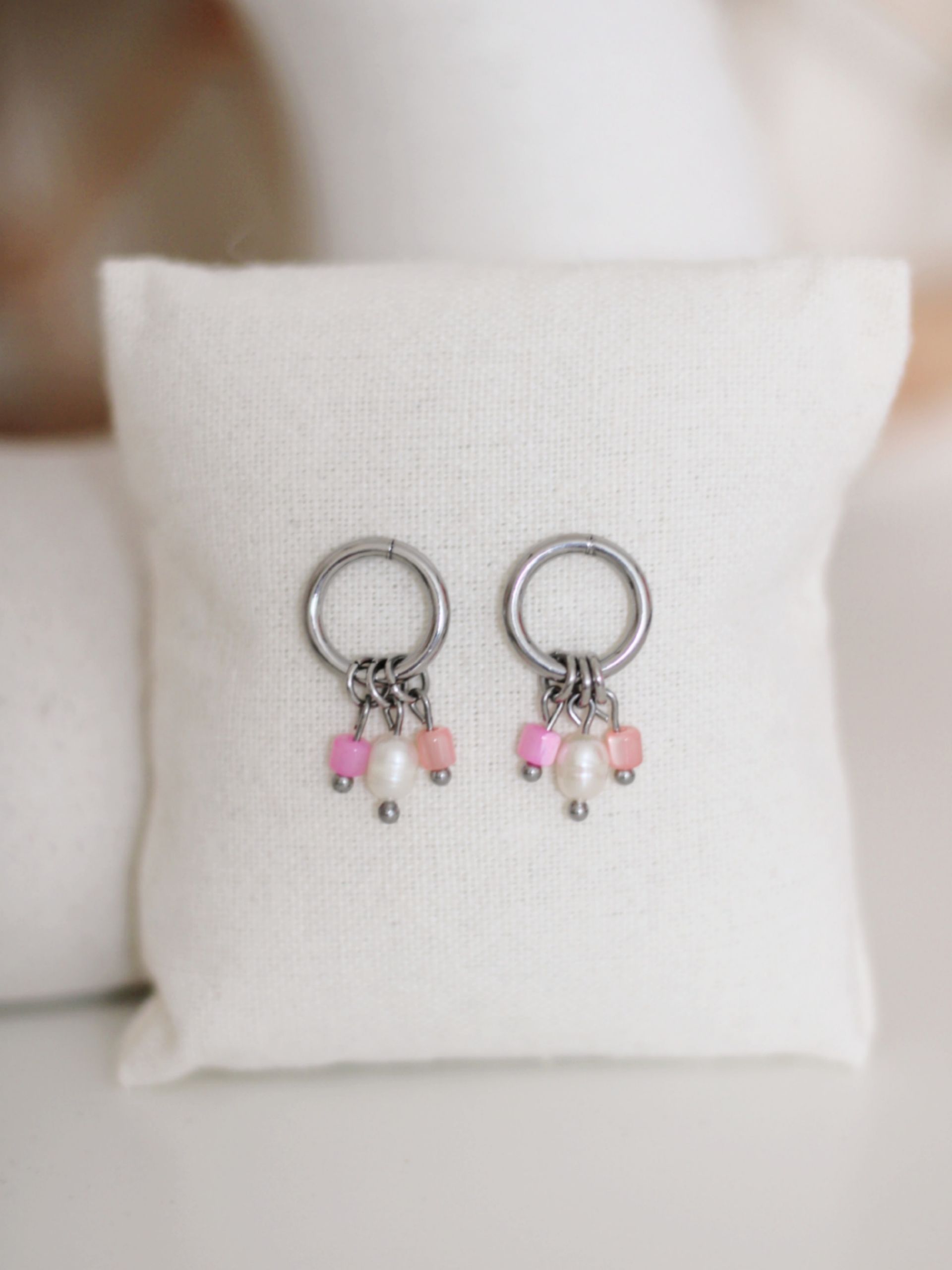 Bunte Ohrringe LOLA Perlmutt Süsswasserperlen Anhänger Gold - Bunter Schmuck