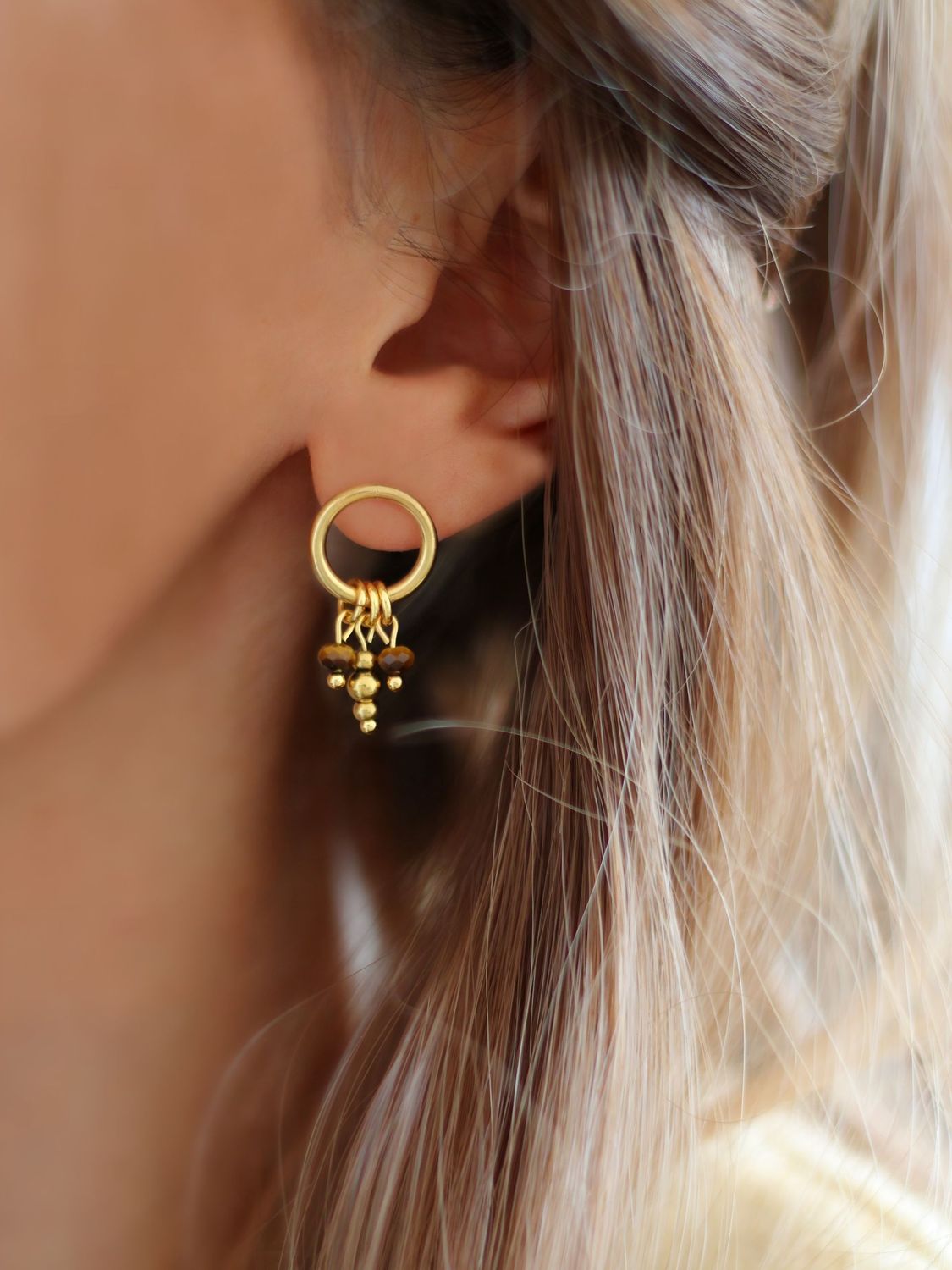 CARA Kreis Ohrstecker mit Anhängern Tigerauge - Bunter Schmuck