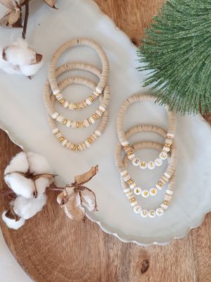 Weihnachts-Armband ARI Namensarmband Partnerarmband Initialarmband Beige Gold - Bunter Schmuck Weihnachts-Armband ARI Namensarmband Partnerarmband Initialarmband Beige Gold - Bunter Schmuck