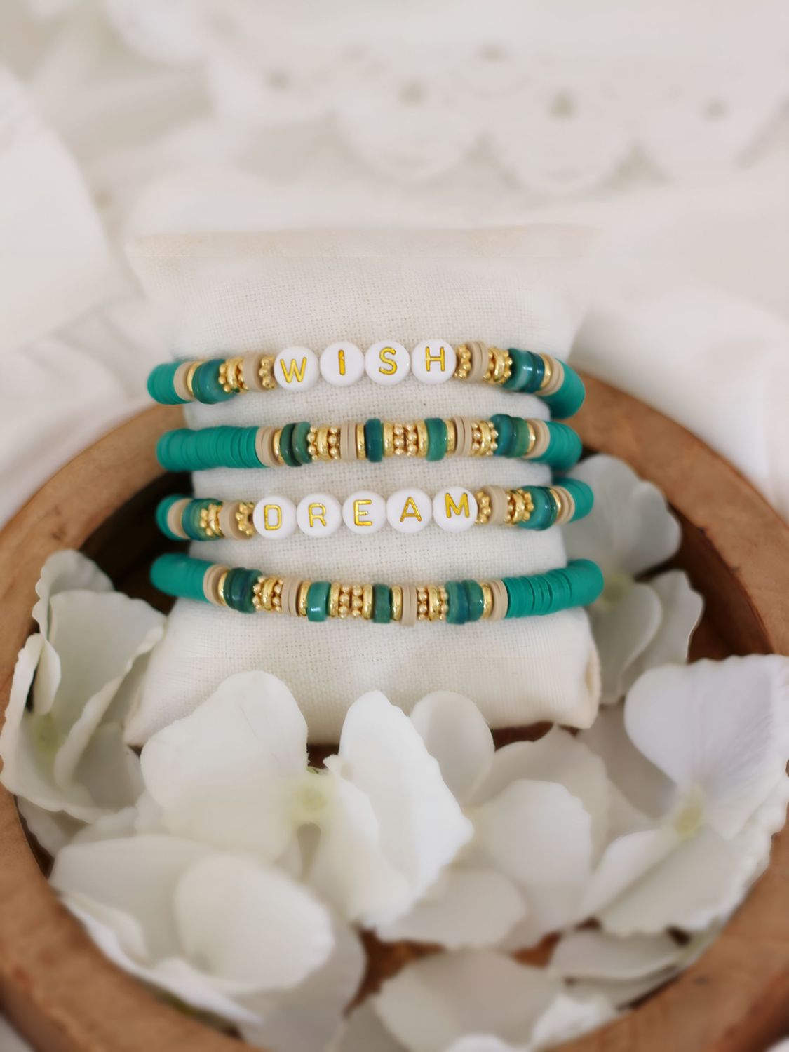 Weihnachts-Armband ARI Namensarmband Partnerarmband Initialarmband GRÜN Gold - Bunter Schmuck Weihnachts-Armband ARI Namensarmband Partnerarmband Initialarmband GRÜN Gold - Bunter Schmuck