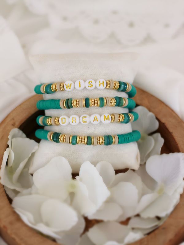 Weihnachts-Armband ARI Namensarmband Partnerarmband Initialarmband GRÜN Gold - Bunter Schmuck Weihnachts-Armband ARI Namensarmband Partnerarmband Initialarmband GRÜN Gold - Bunter Schmuck