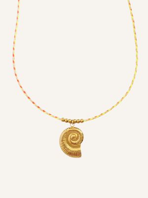 MARINA handgefertigte Halskette mit Spiralanhänger Muschel Gold - Bunter Schmuck