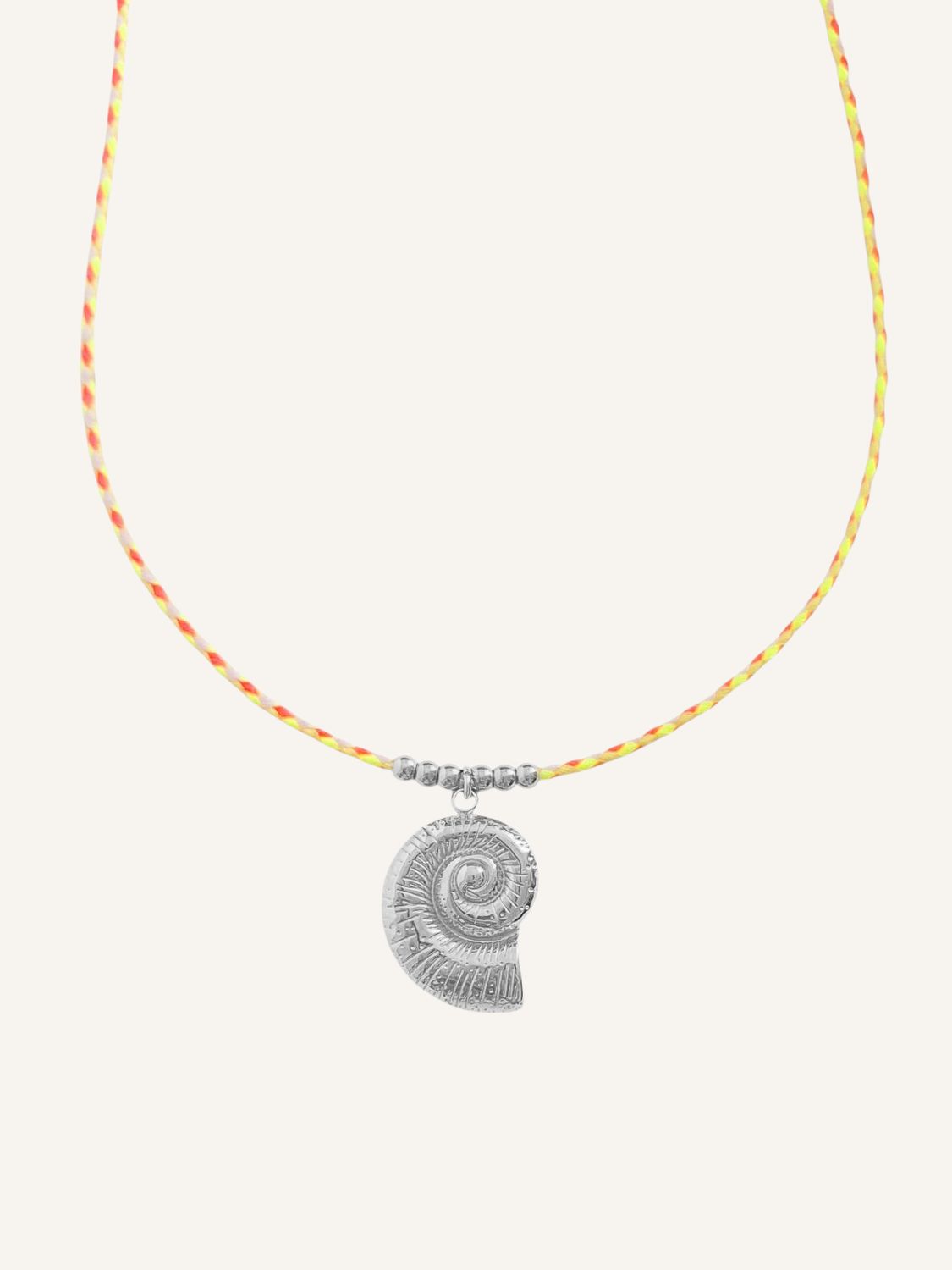 MARINA handgefertigte Halskette mit Spiralanhänger Muschel Silber - Bunter Schmuck