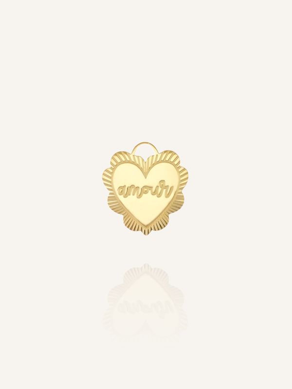 Ein goldener Anhänger AMOUR in Herzform aus Edelstahl. Flexibel an Halsketten und Ohrringe hängbar. Bunter Schmuck
