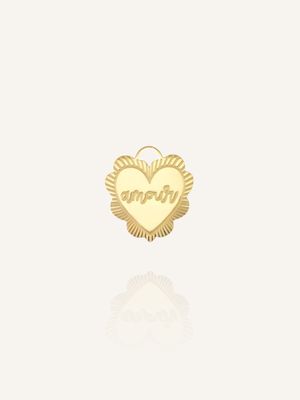 Ein goldener Anhänger AMOUR in Herzform aus Edelstahl. Flexibel an Halsketten und Ohrringe hängbar. Bunter Schmuck